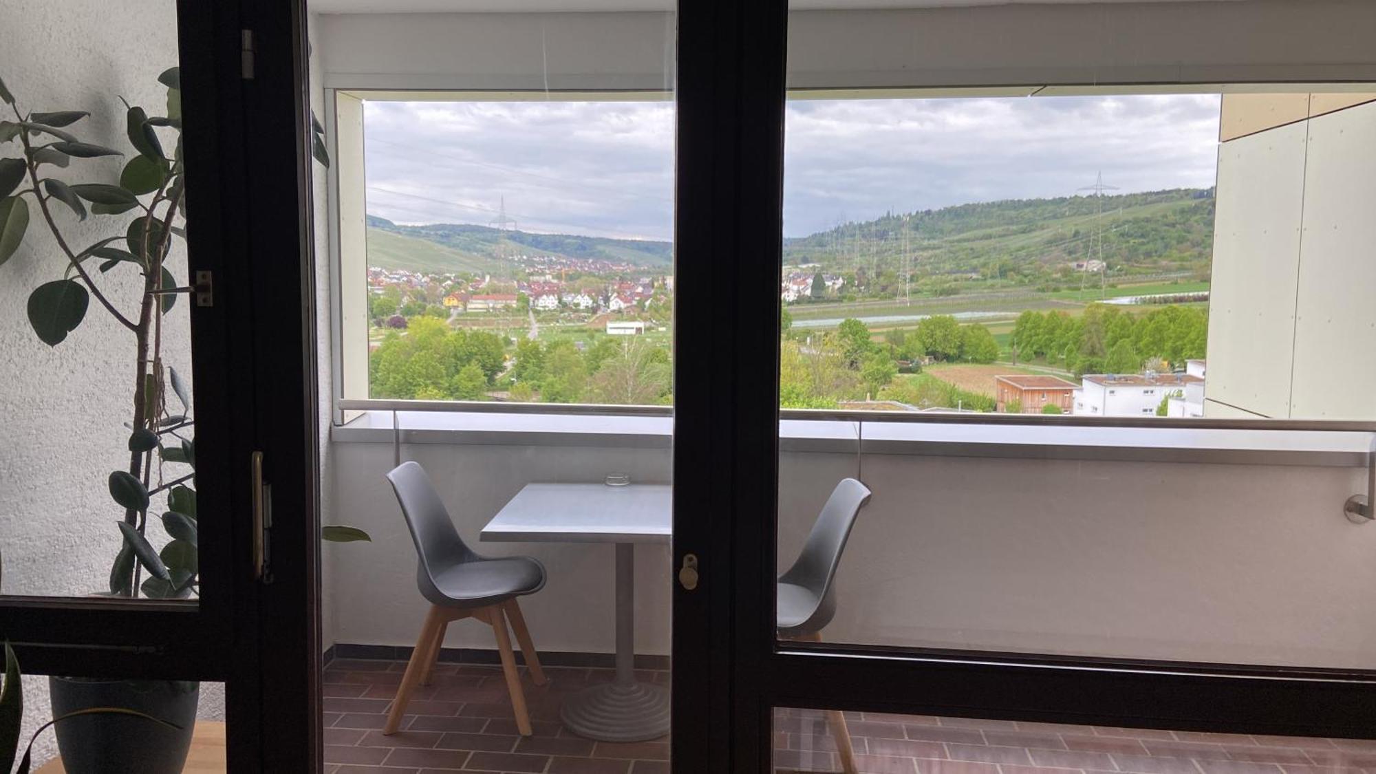 Freshly Renovated Studio Apartment - Top Location In Weinstadt Eksteriør bilde