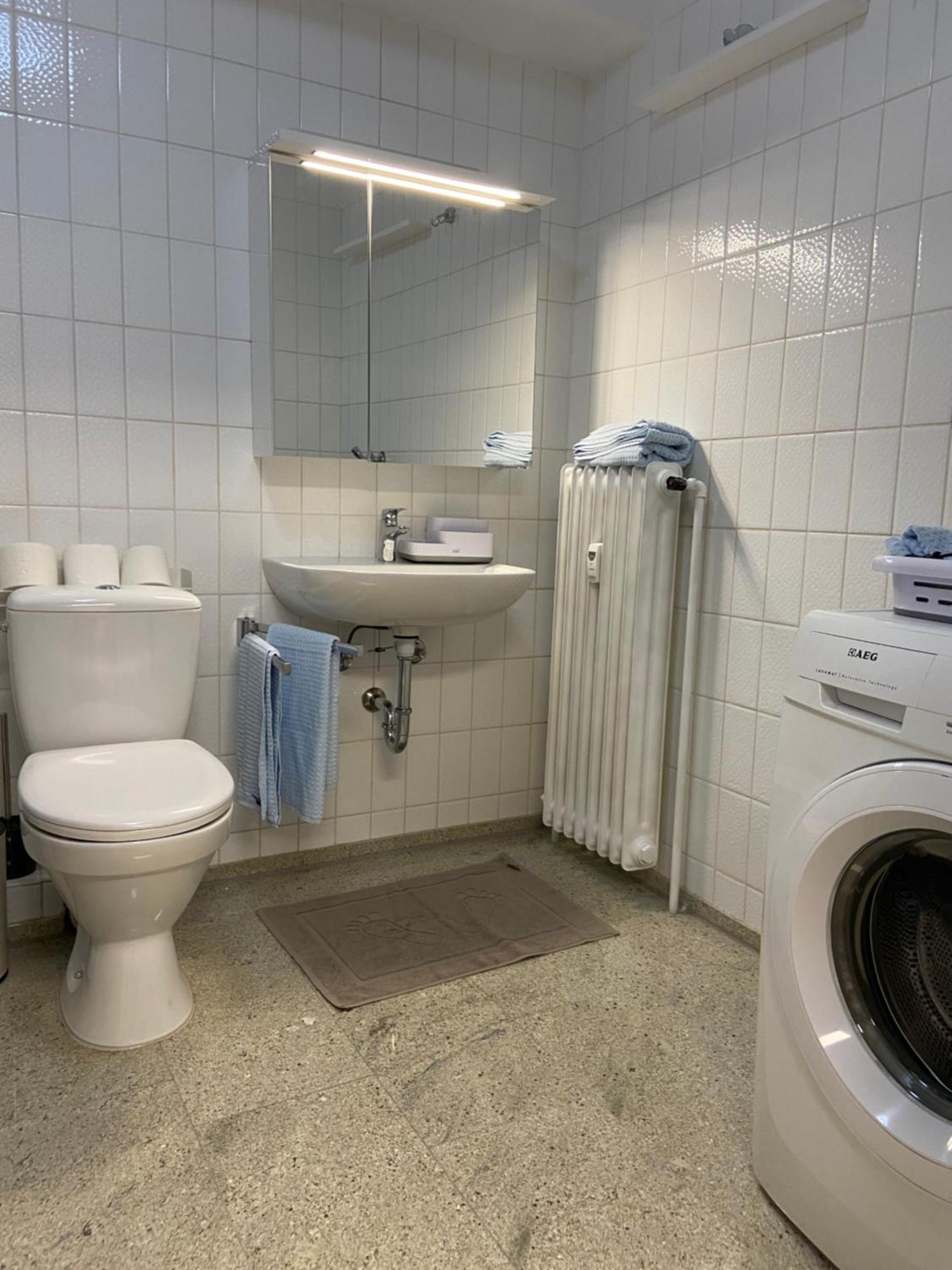 Freshly Renovated Studio Apartment - Top Location In Weinstadt Eksteriør bilde