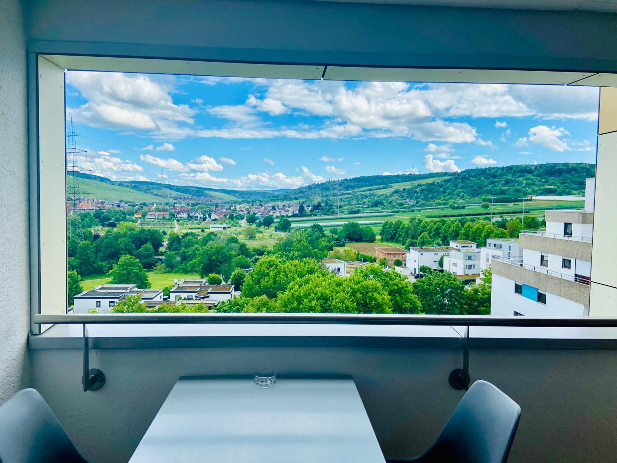 Freshly Renovated Studio Apartment - Top Location In Weinstadt Eksteriør bilde